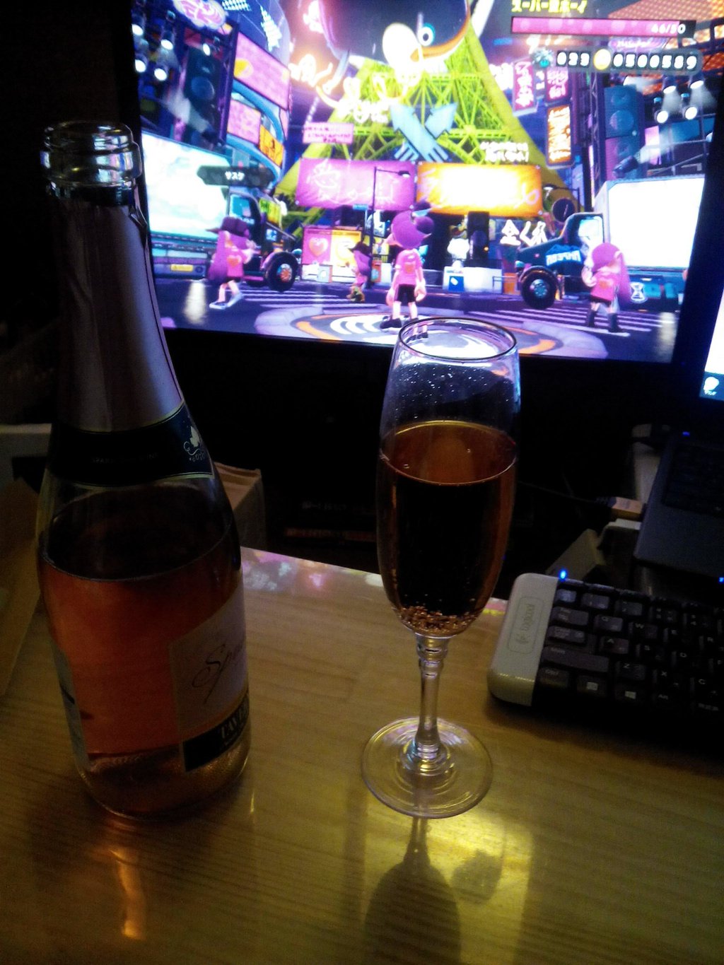 今日はハロウィーンだ酒が呑めるぞー♪
呑める呑める呑めるぞ~酒が呑めるぞー♪
ということで、便乗して。
広告屋さんがしかけたもんだろうが何だろうが、
口実があれば何でも良いんですよー酒呑みはw https://t.co/NaZjZFZ7Ez