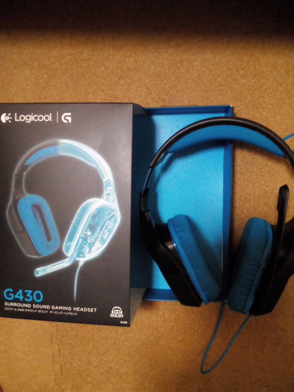 さっきの香水とヘッドセットがクリスマス兼誕生日プレゼント。
(自分から自分への…)

耳がすっぽり入って締め付けがなくていいよー。
ただ…音質が期待してたほどじゃなかった(´・ω・`)
なんかペラペラしてる…厚みがなー…。 https://t.co/7cqEbSZAiD