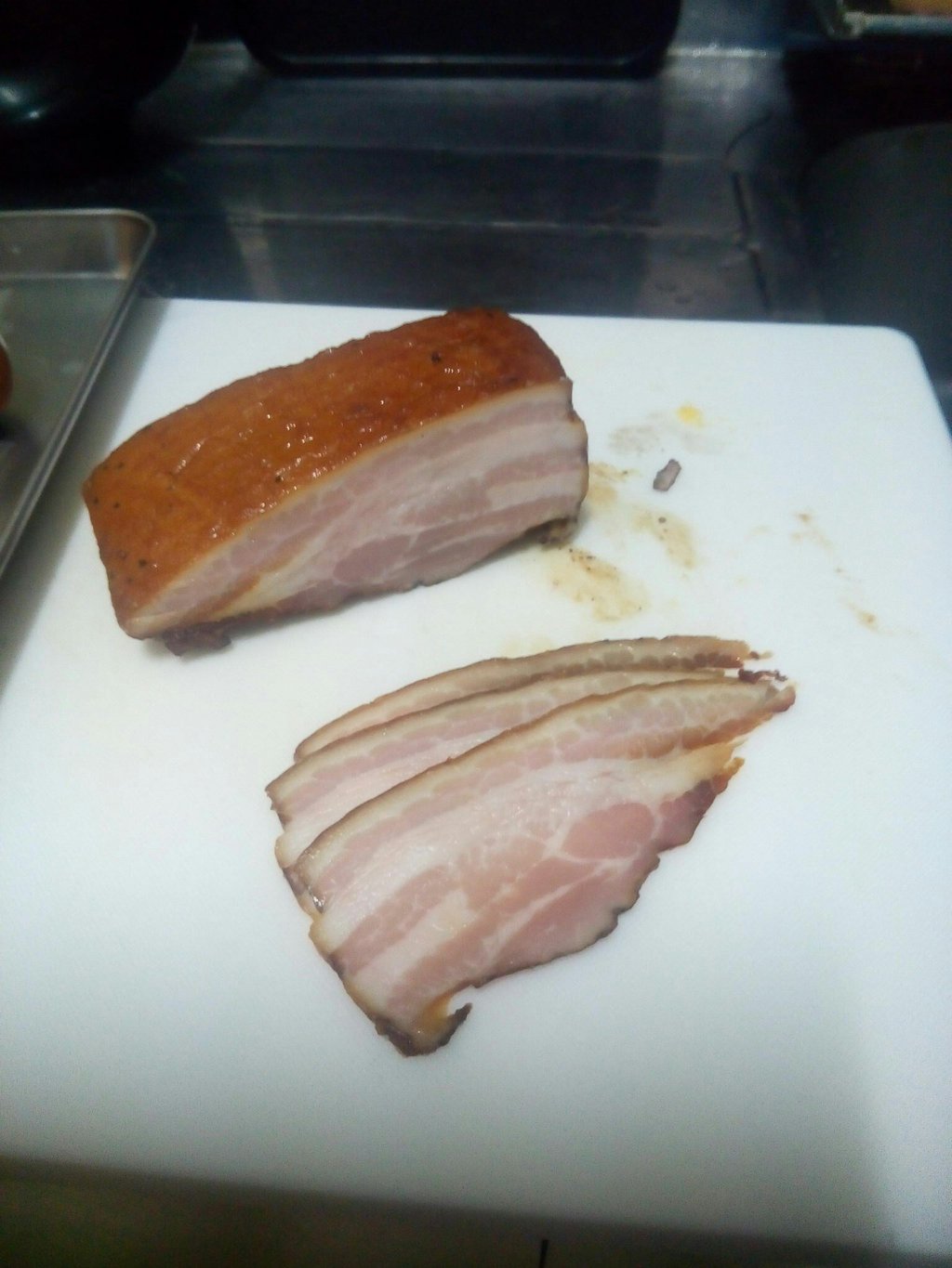ミミチィ切り方やけどw
切り口は…正にベーコン!!

焼いて食べてみた…あ、カライ(塩梅)
もっと塩抜きせないかんのやね…抜きすぎくらいがいいってあったけど、本当やった。

んで、苦い?渋い?エグい?
こっから旨くなるんかいねー? https://t.co/aInOZimOqI