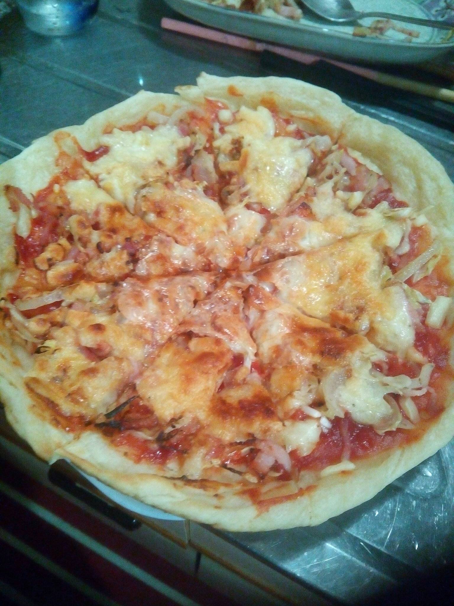 この時間にピッツアでーす(  ﾟ∀ﾟ)かんぱーいヽ(=´▽`=)ﾉ~旦
写真、あんま美味くなさそう(；´∀｀)
味はベーコンの塩っけとキャベツ玉ねぎの甘みで美味しいんやけど。
私…「蠅」向いてないわー(ﾟ∀ﾟ) https://t.co/y8oNeFFYzB
